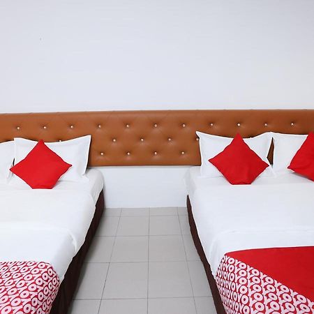 Oyo 89672 Eg Hotel Jj Джохор-Бару Экстерьер фото