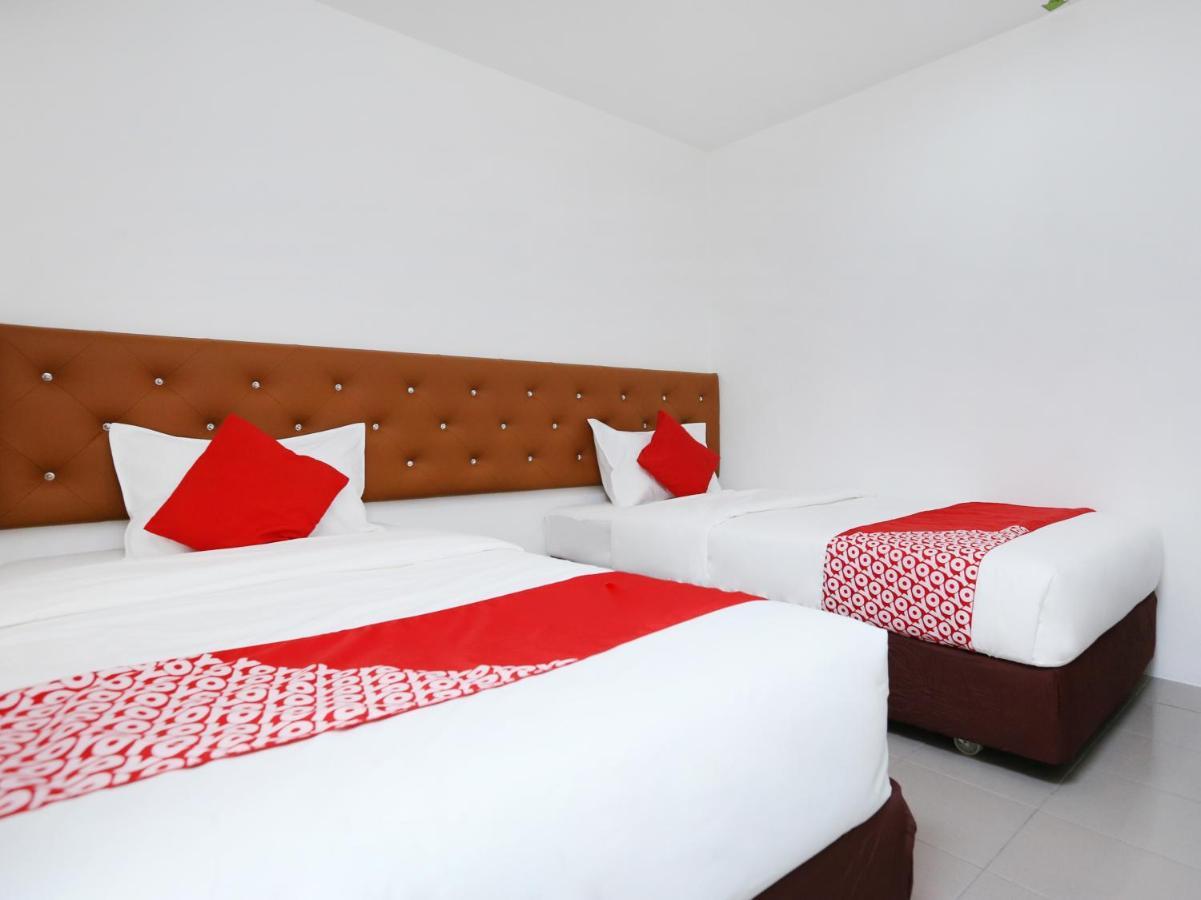 Oyo 89672 Eg Hotel Jj Джохор-Бару Экстерьер фото