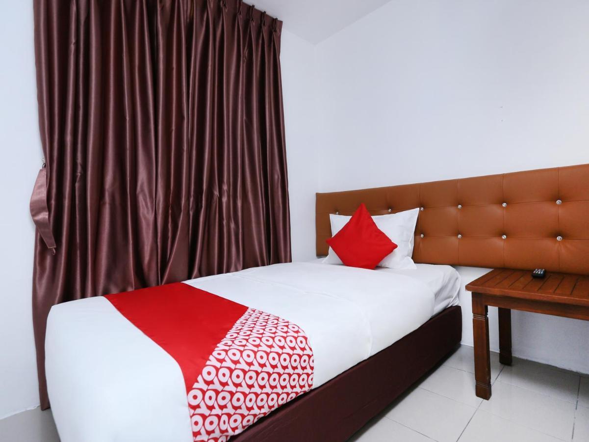 Oyo 89672 Eg Hotel Jj Джохор-Бару Экстерьер фото