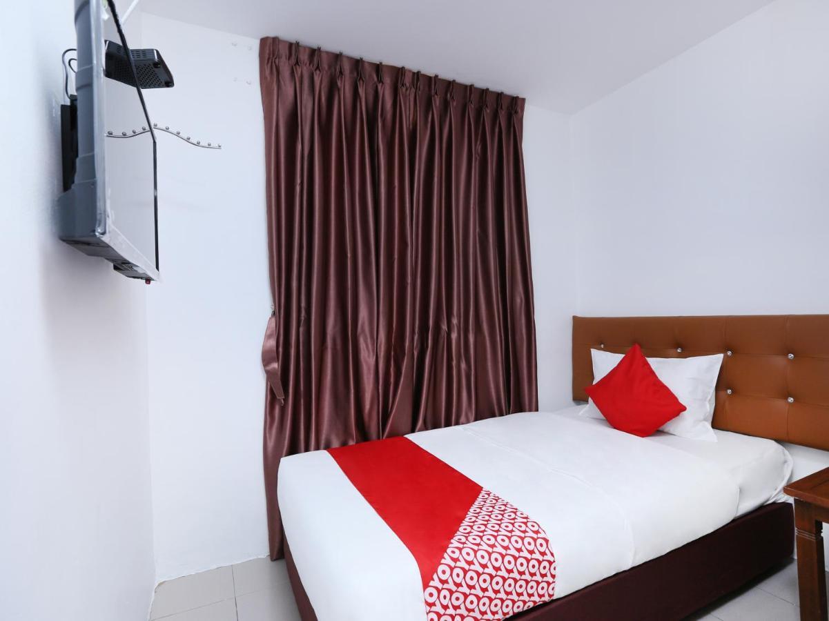 Oyo 89672 Eg Hotel Jj Джохор-Бару Экстерьер фото