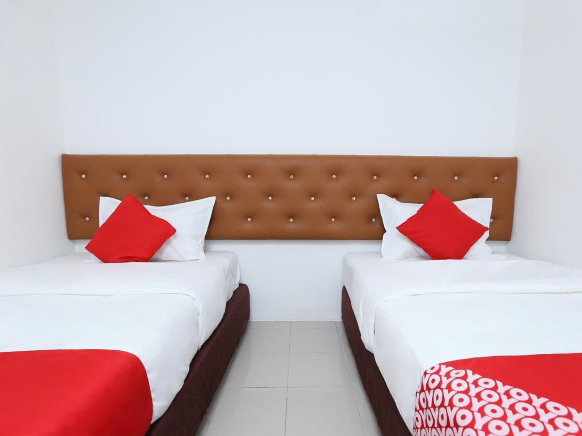 Oyo 89672 Eg Hotel Jj Джохор-Бару Экстерьер фото