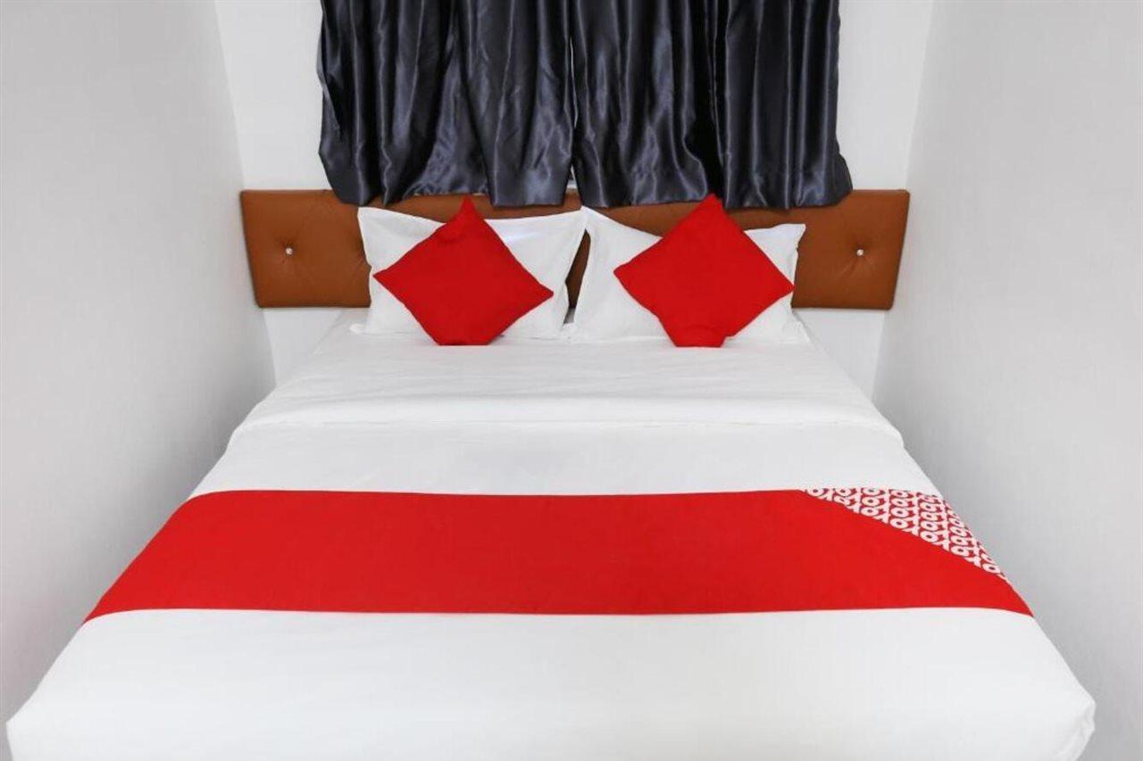 Oyo 89672 Eg Hotel Jj Джохор-Бару Экстерьер фото